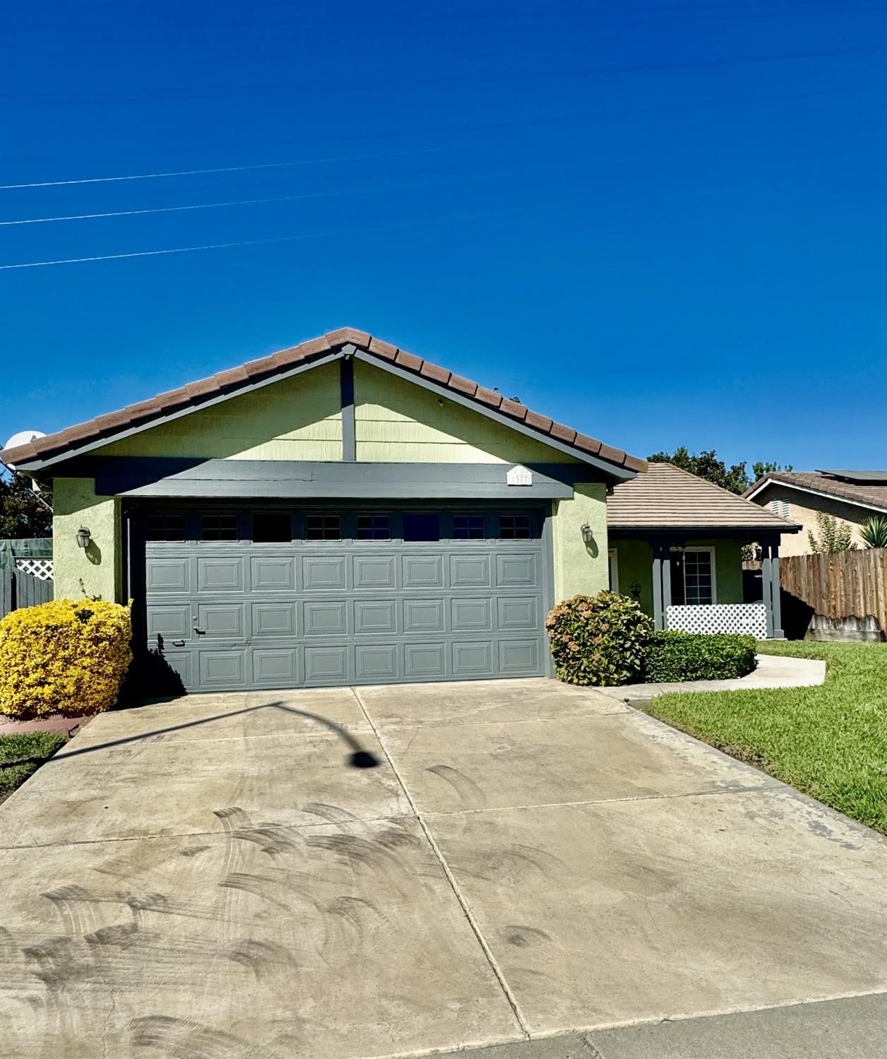 Detail Gallery Image 4 of 51 For 1377 Lloyd Thayer Cir, Stockton,  CA 95206 - 3 Beds | 2 Baths