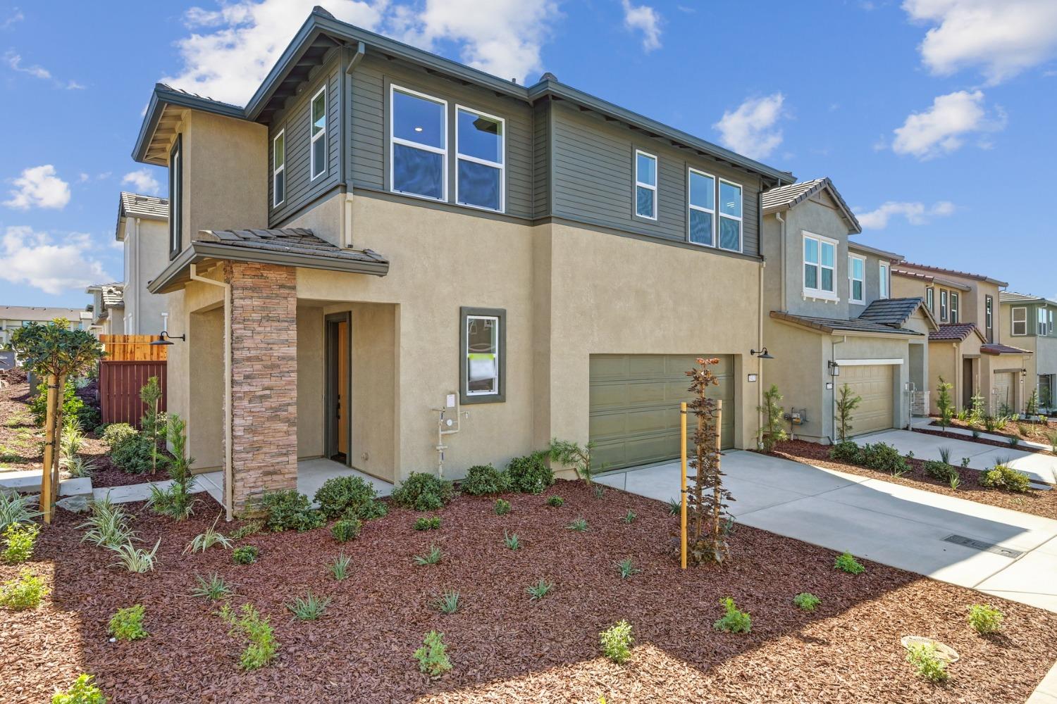 Detail Gallery Image 1 of 31 For 3413 Magnolia Way, Folsom,  CA 95630 - 3 Beds | 2/1 Baths