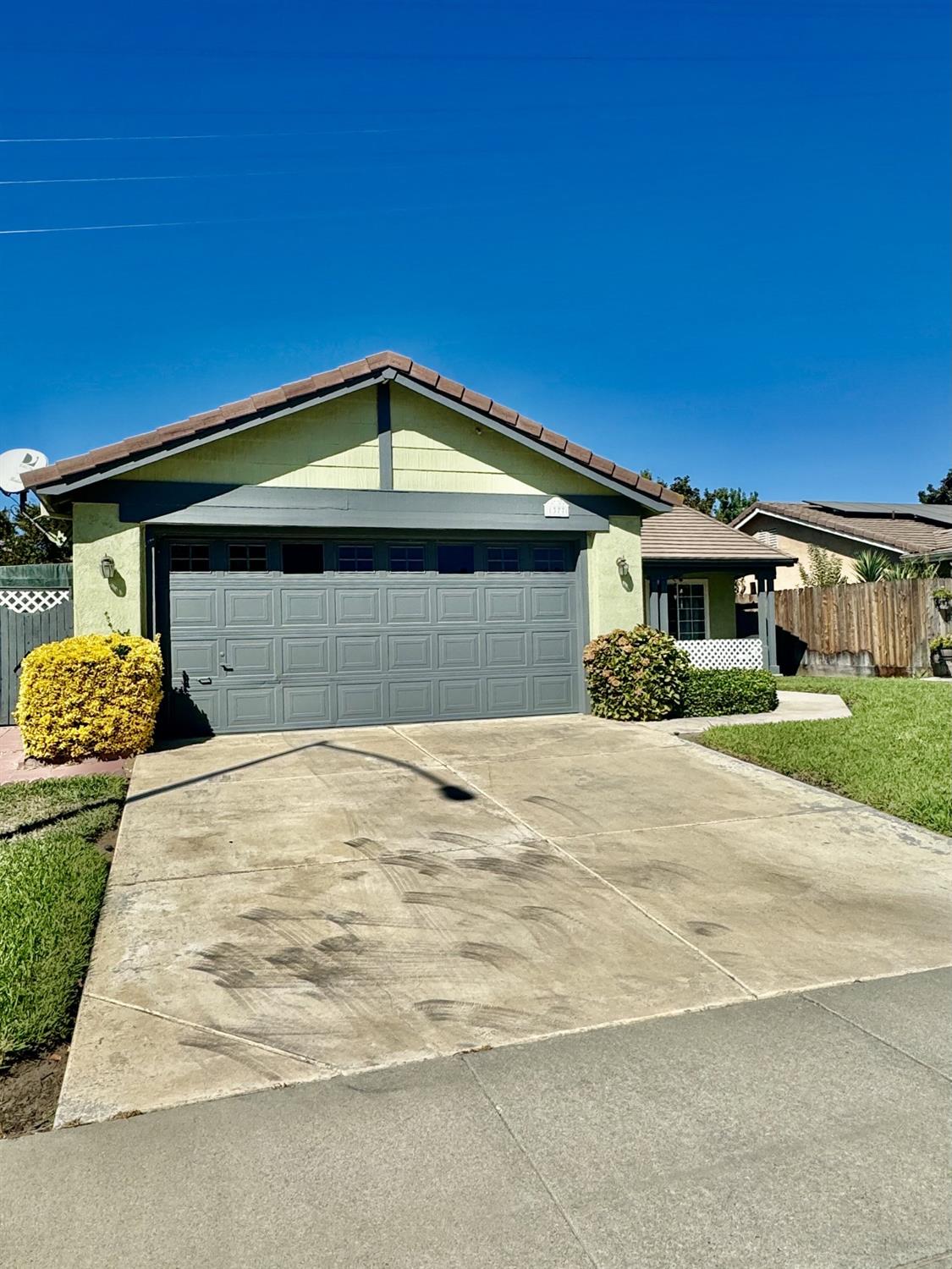 Detail Gallery Image 3 of 51 For 1377 Lloyd Thayer Cir, Stockton,  CA 95206 - 3 Beds | 2 Baths