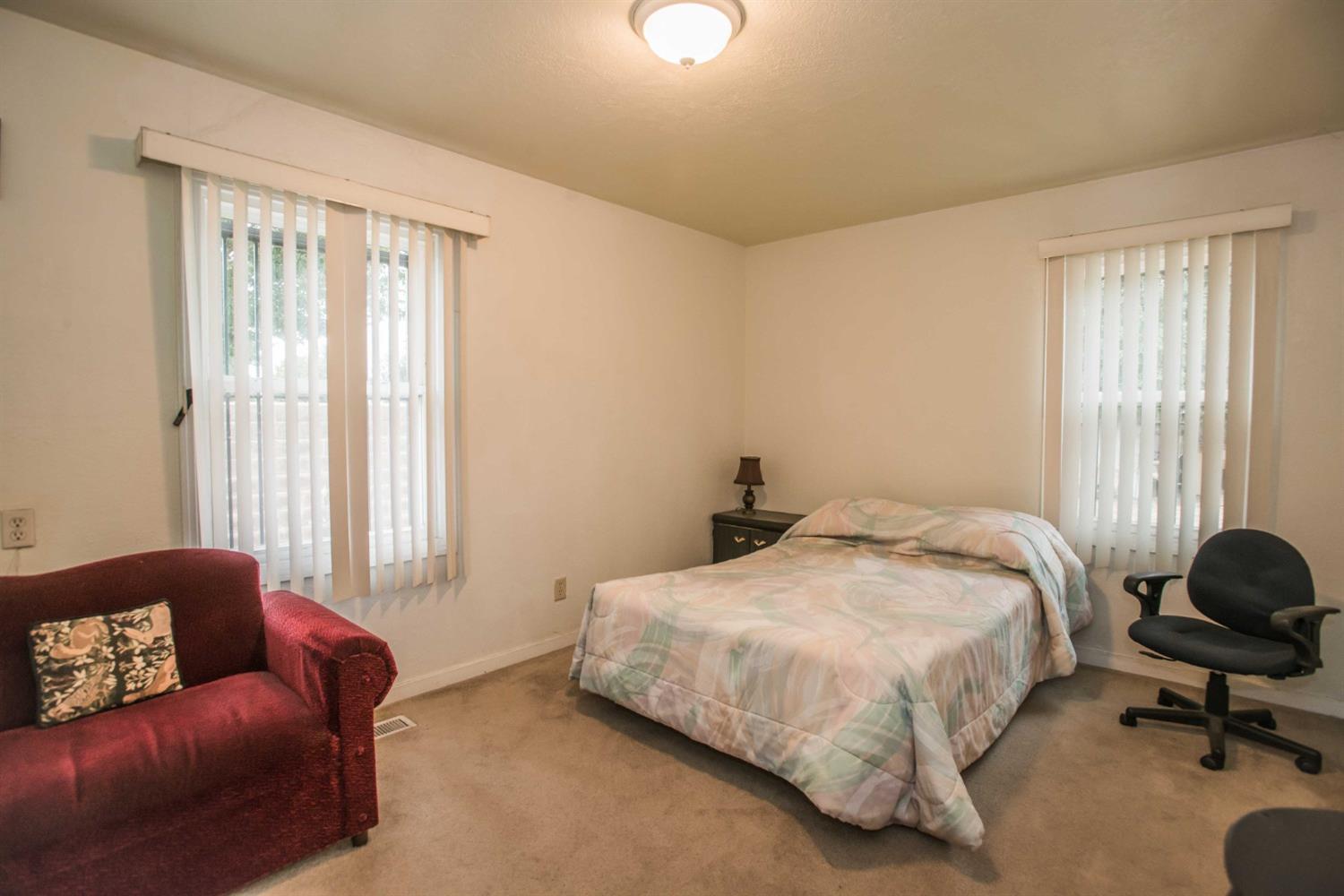 Detail Gallery Image 11 of 25 For 1904 West Ln, Stockton,  CA 95205 - 2 Beds | 1 Baths