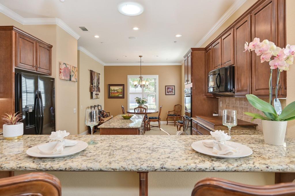 Detail Gallery Image 22 of 86 For 2056 Brixham Dr, Roseville,  CA 95747 - 2 Beds | 2 Baths