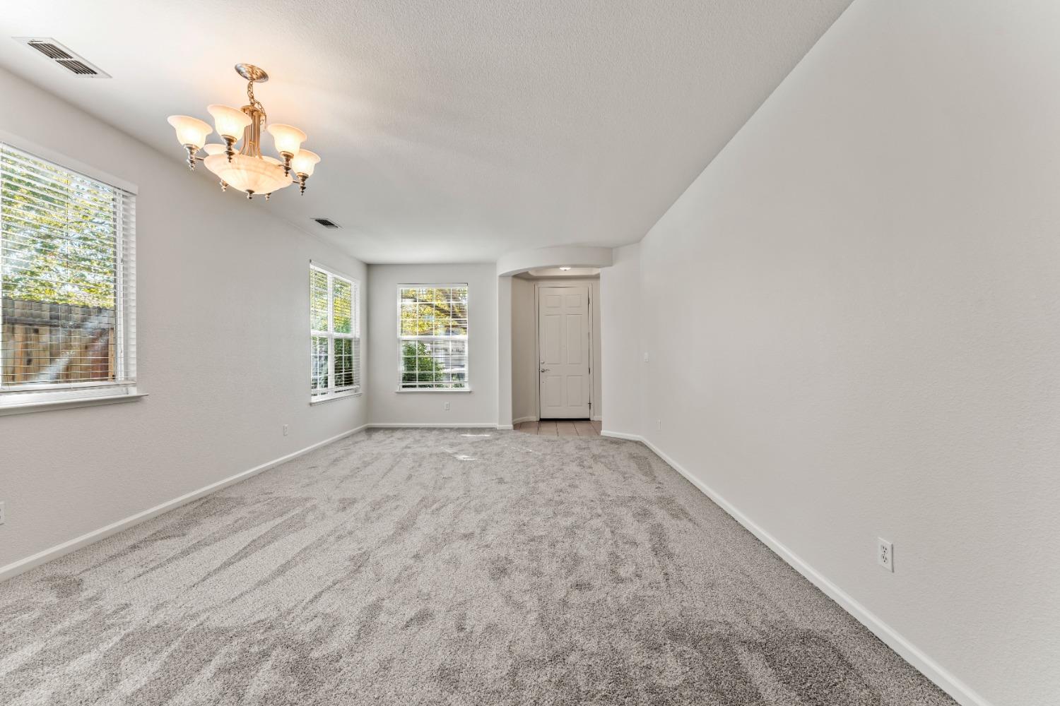 Detail Gallery Image 3 of 22 For 317 Aspen Ct, Roseville,  CA 95678 - 3 Beds | 2 Baths