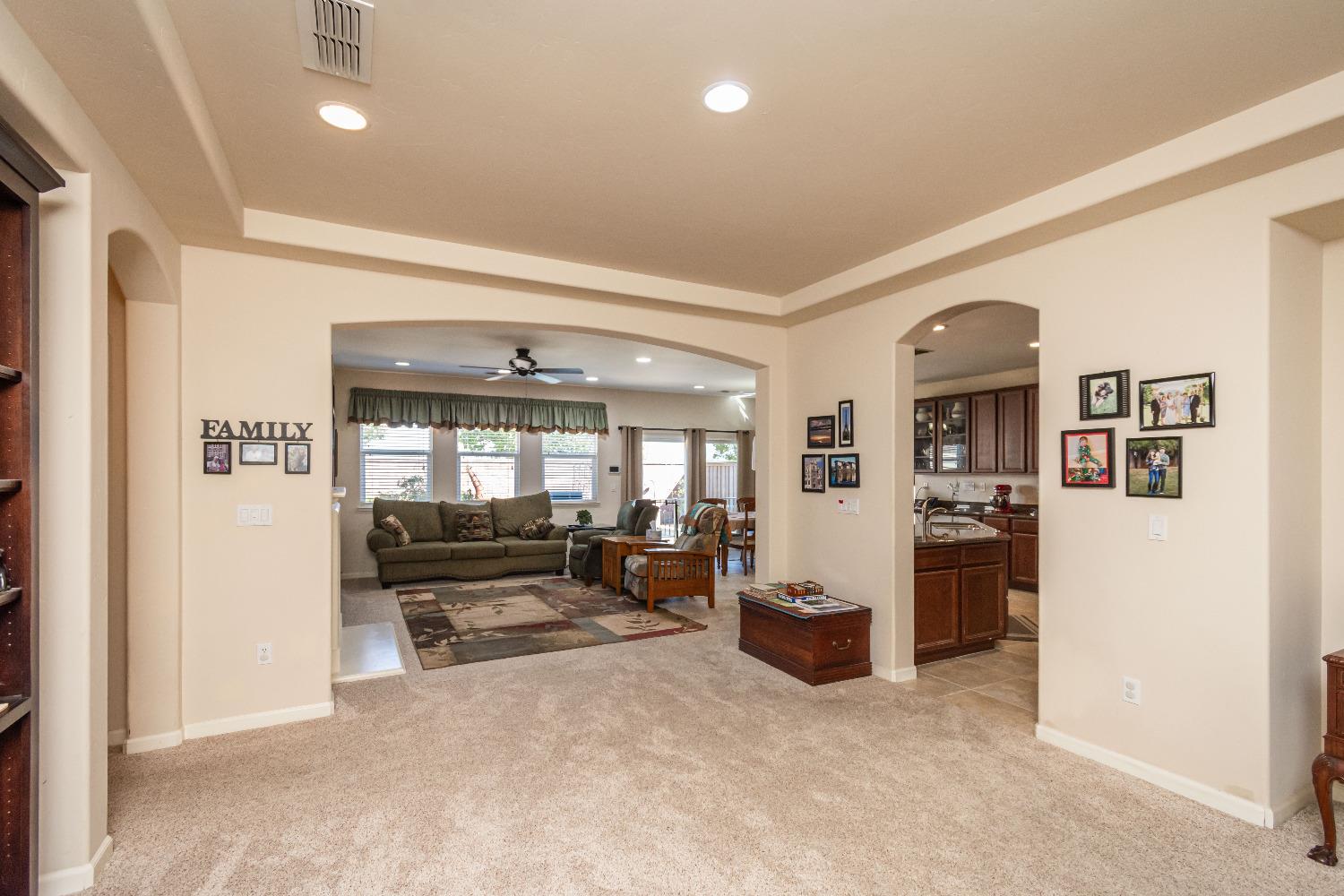 Detail Gallery Image 9 of 38 For 5421 Mill Water Cir, Rancho Cordova,  CA 95742 - 3 Beds | 2/1 Baths