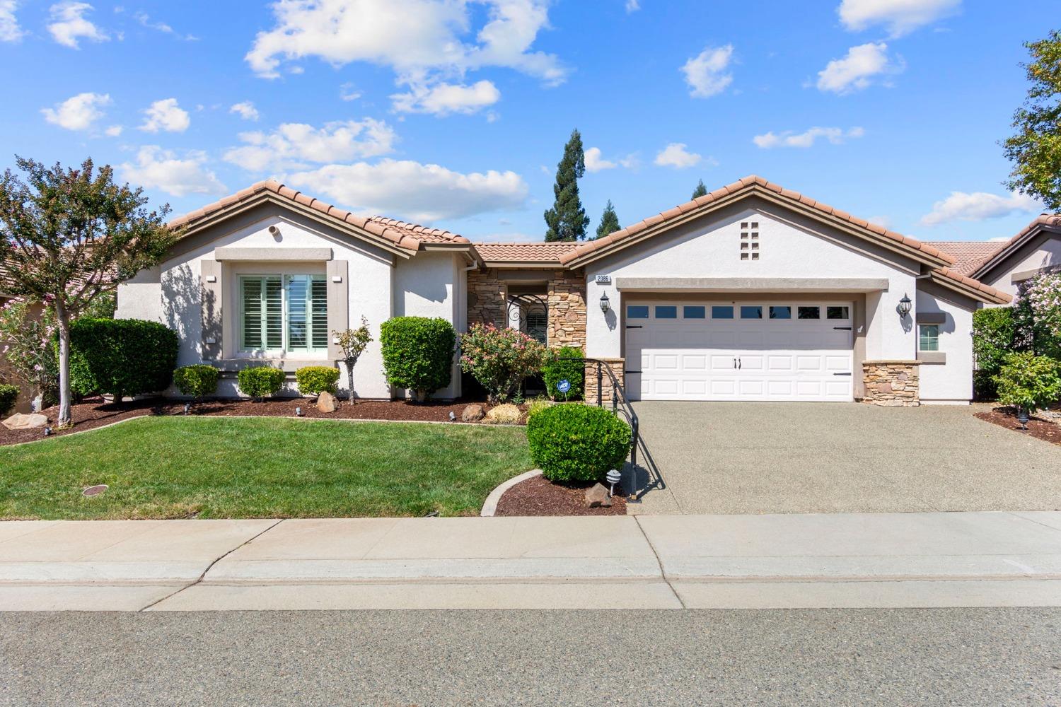 Detail Gallery Image 1 of 48 For 2086 Stonecrest Ln, Lincoln,  CA 95648 - 3 Beds | 3 Baths