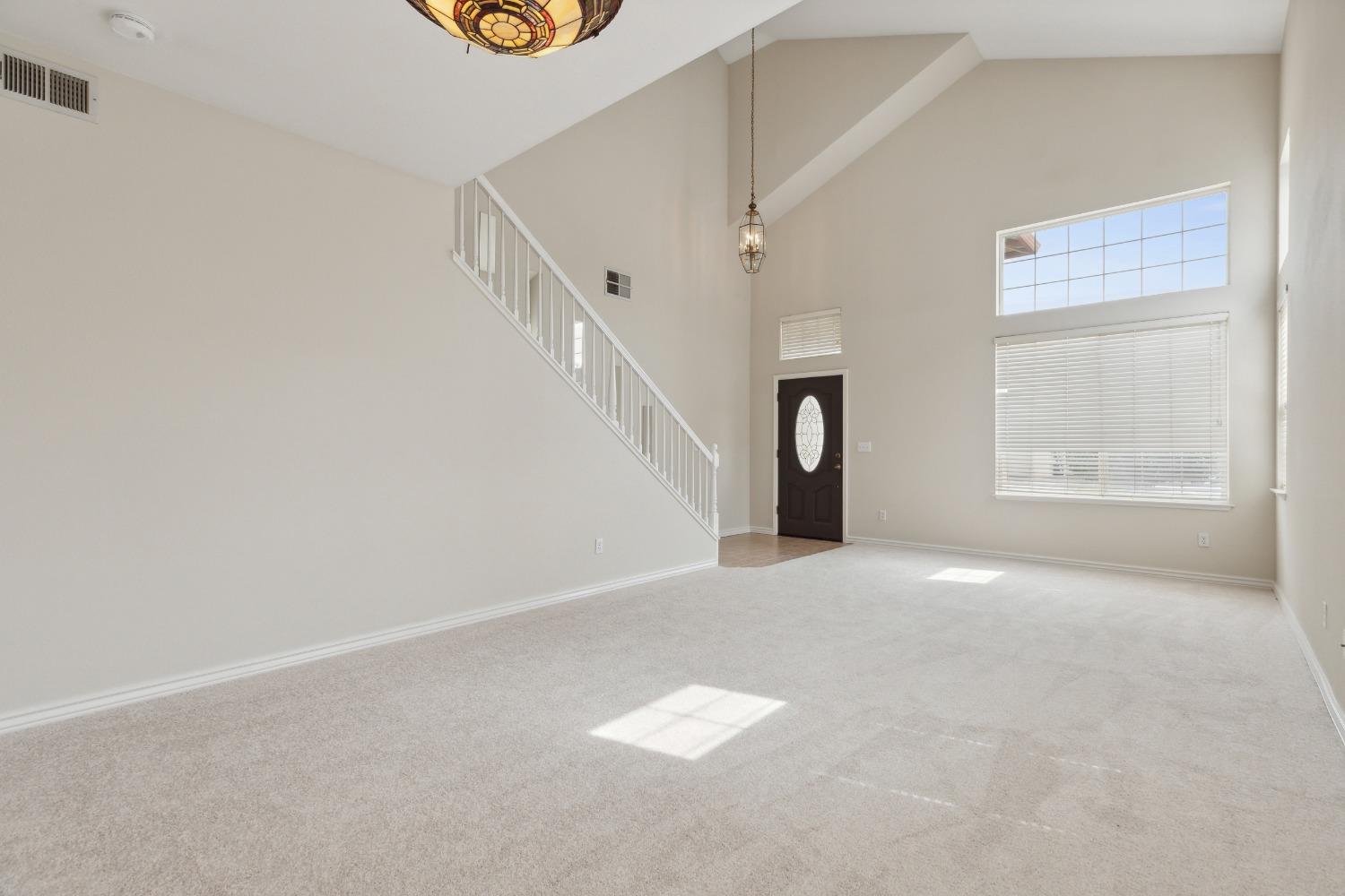 Detail Gallery Image 7 of 33 For 1287 Gentry Ct, Tracy,  CA 95377 - 5 Beds | 2/1 Baths