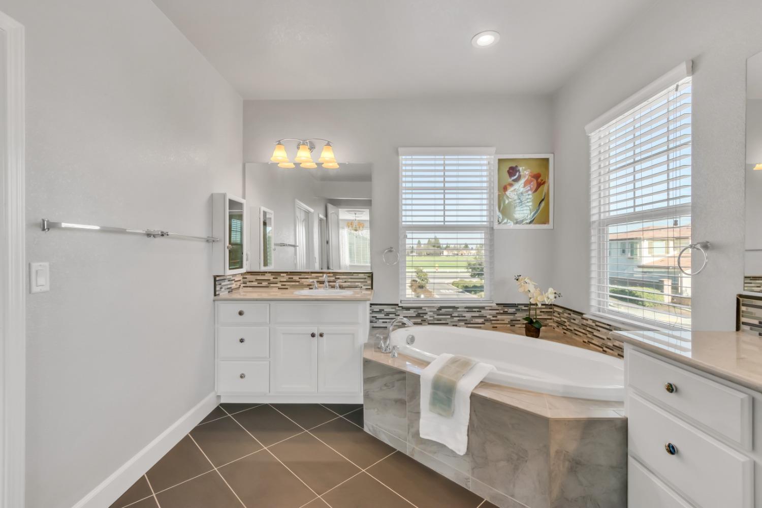 Detail Gallery Image 56 of 66 For 8340 La Cruz Way, Elk Grove,  CA 95757 - 5 Beds | 4/1 Baths