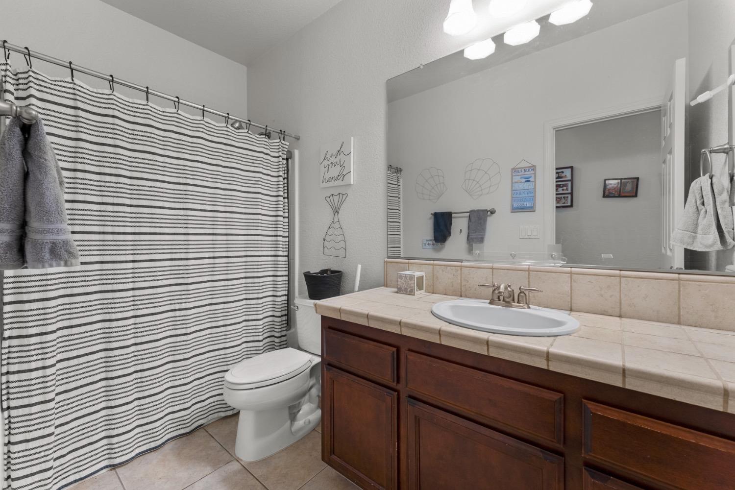 Detail Gallery Image 17 of 58 For 2045 Knights Ferry Dr, Plumas Lake,  CA 95961 - 4 Beds | 2 Baths