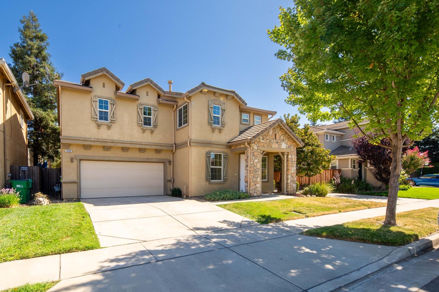 Detail Gallery Image 2 of 28 For 2428 San Martino Ln, Lodi,  CA 95240 - 4 Beds | 2/1 Baths