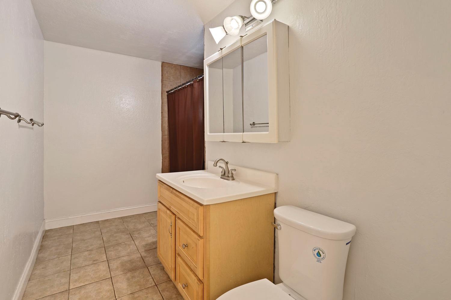 Detail Gallery Image 28 of 44 For 1751 Country Club Blvd, Stockton,  CA 95204 - 3 Beds | 2 Baths