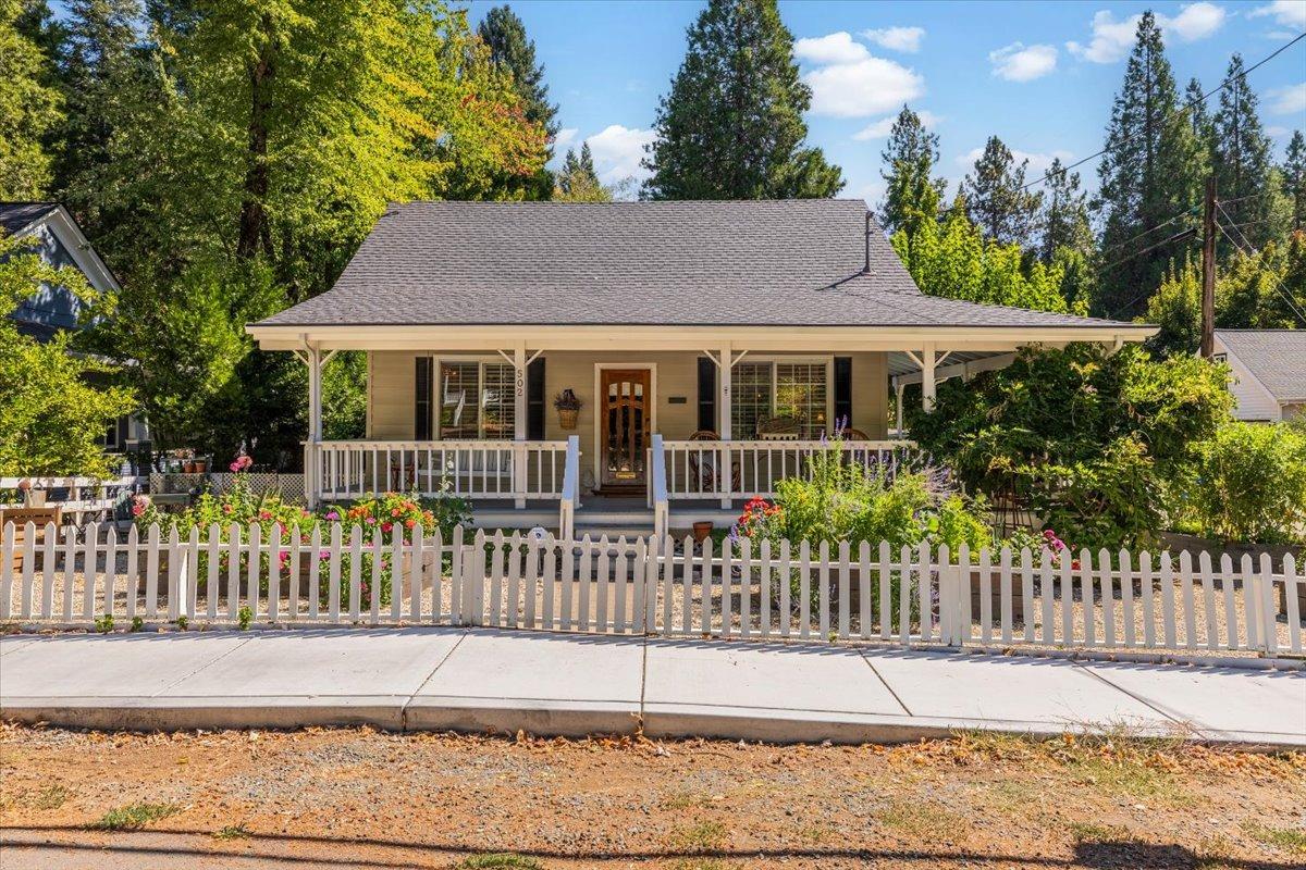 Detail Gallery Image 1 of 1 For 502 Nevada St, Nevada City,  CA 95959 - 3 Beds | 3 Baths