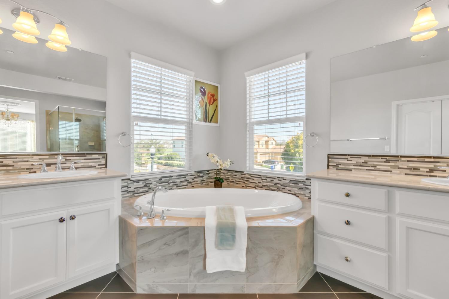 Detail Gallery Image 57 of 66 For 8340 La Cruz Way, Elk Grove,  CA 95757 - 5 Beds | 4/1 Baths