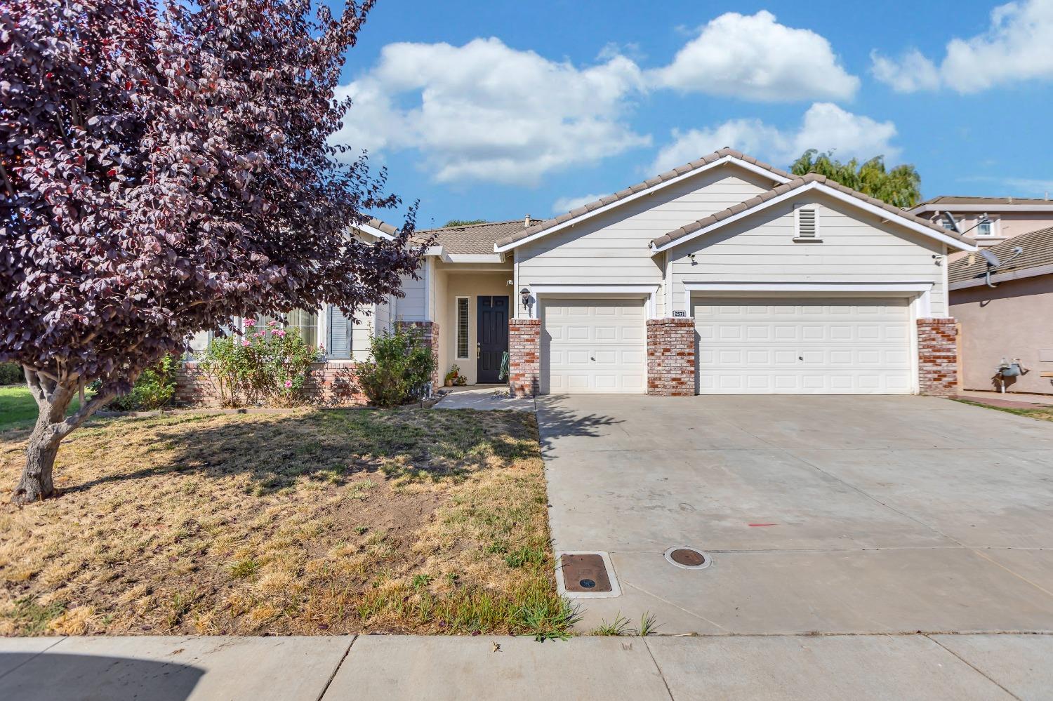 Detail Gallery Image 1 of 1 For 2571 Crestmore Cir, Stockton,  CA 95206 - 3 Beds | 2 Baths