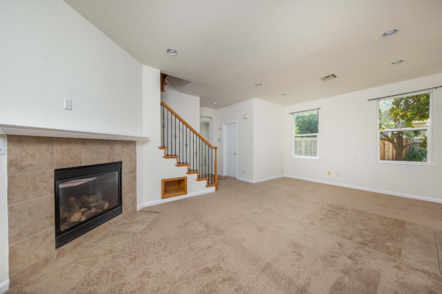 Detail Gallery Image 8 of 28 For 2428 San Martino Ln, Lodi,  CA 95240 - 4 Beds | 2/1 Baths