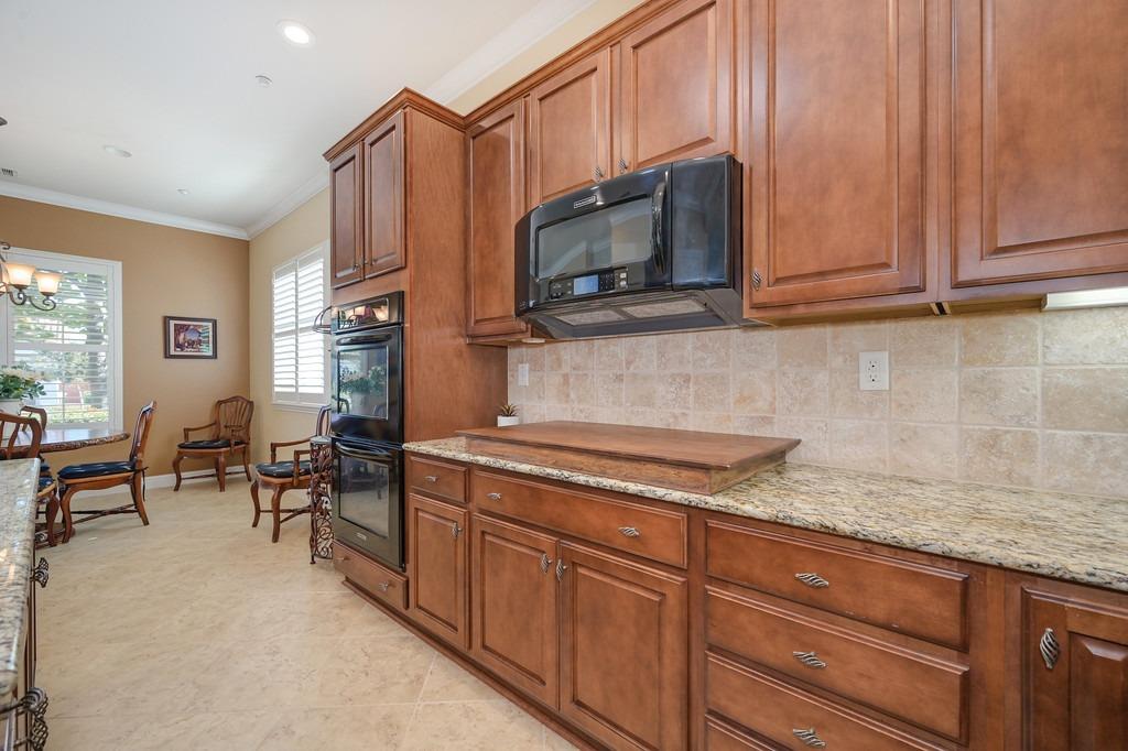 Detail Gallery Image 18 of 86 For 2056 Brixham Dr, Roseville,  CA 95747 - 2 Beds | 2 Baths