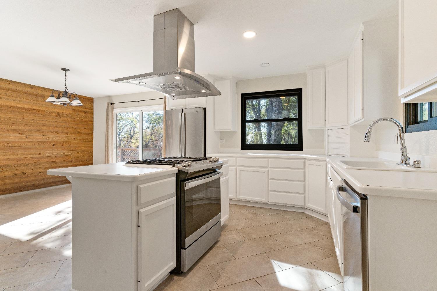 Detail Gallery Image 6 of 32 For 14288 Burlington Pkwy, Penn Valley,  CA 95946 - 3 Beds | 2 Baths