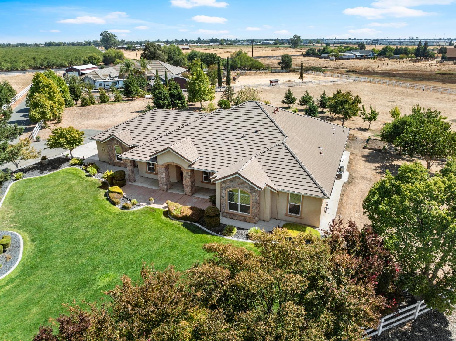 Detail Gallery Image 1 of 1 For 13184 Saddle Crest Cir, Galt,  CA 95632 - 4 Beds | 2/1 Baths