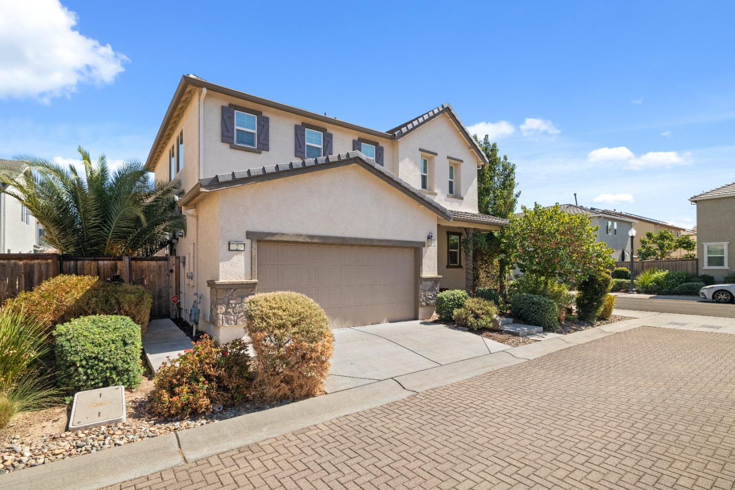 Detail Gallery Image 2 of 47 For 2 Suncatcher Pl, Sacramento,  CA 95835 - 3 Beds | 2/1 Baths