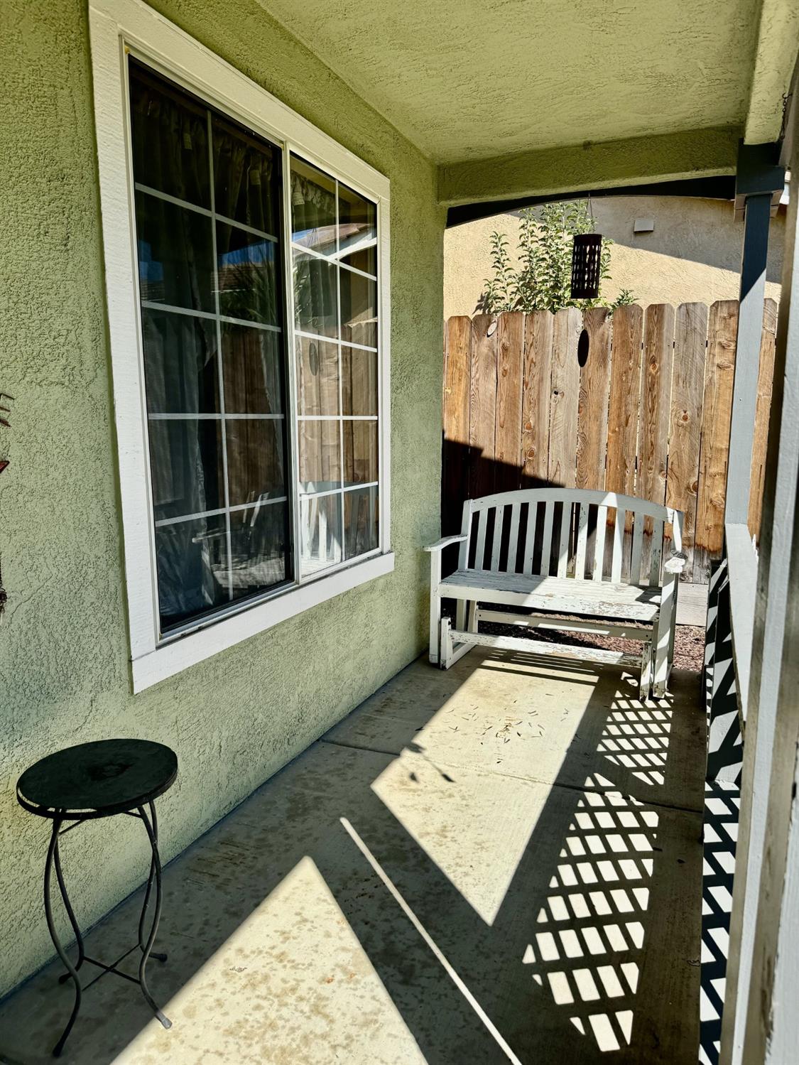 Detail Gallery Image 9 of 51 For 1377 Lloyd Thayer Cir, Stockton,  CA 95206 - 3 Beds | 2 Baths