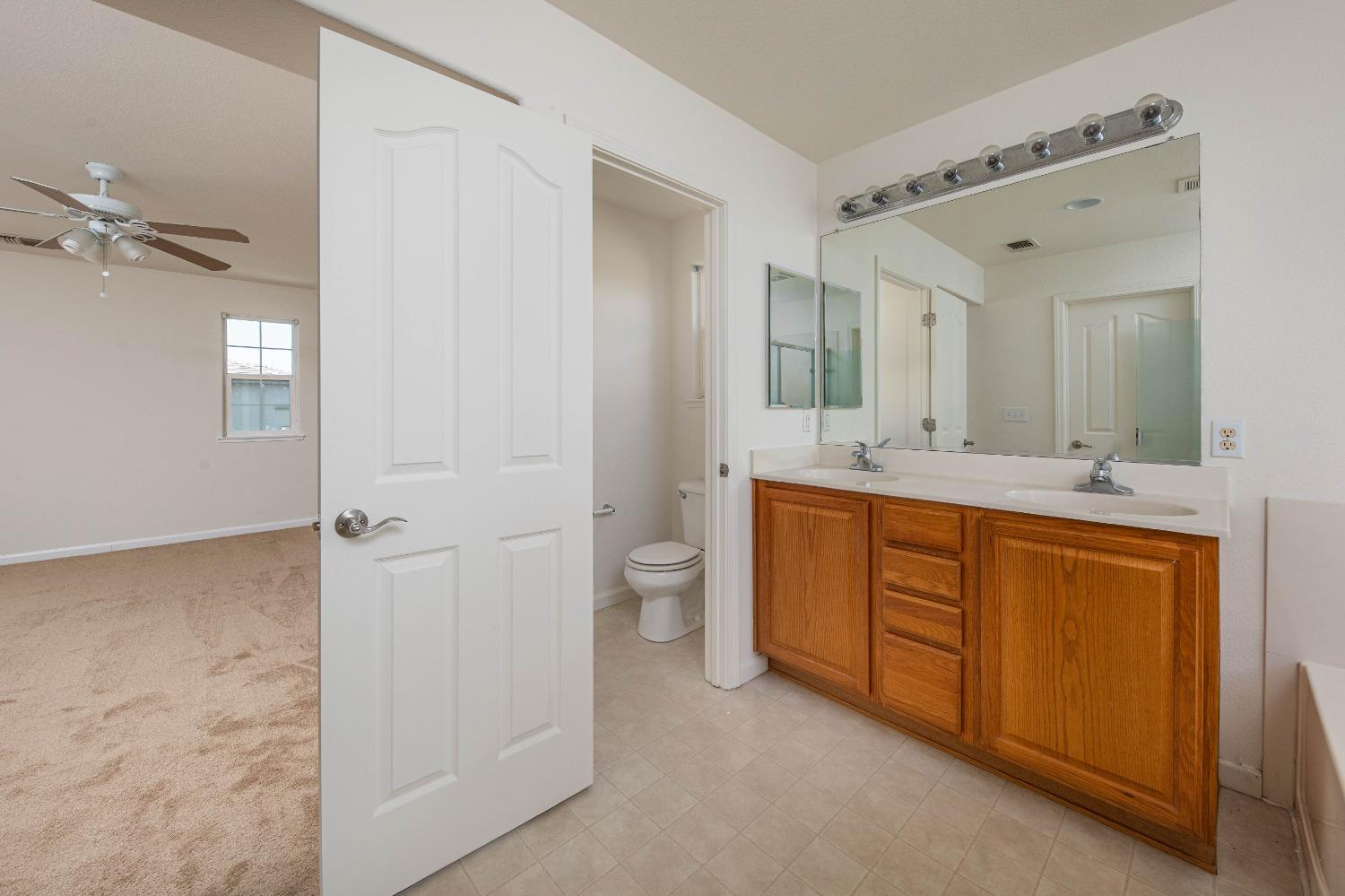 Detail Gallery Image 25 of 28 For 2428 San Martino Ln, Lodi,  CA 95240 - 4 Beds | 2/1 Baths