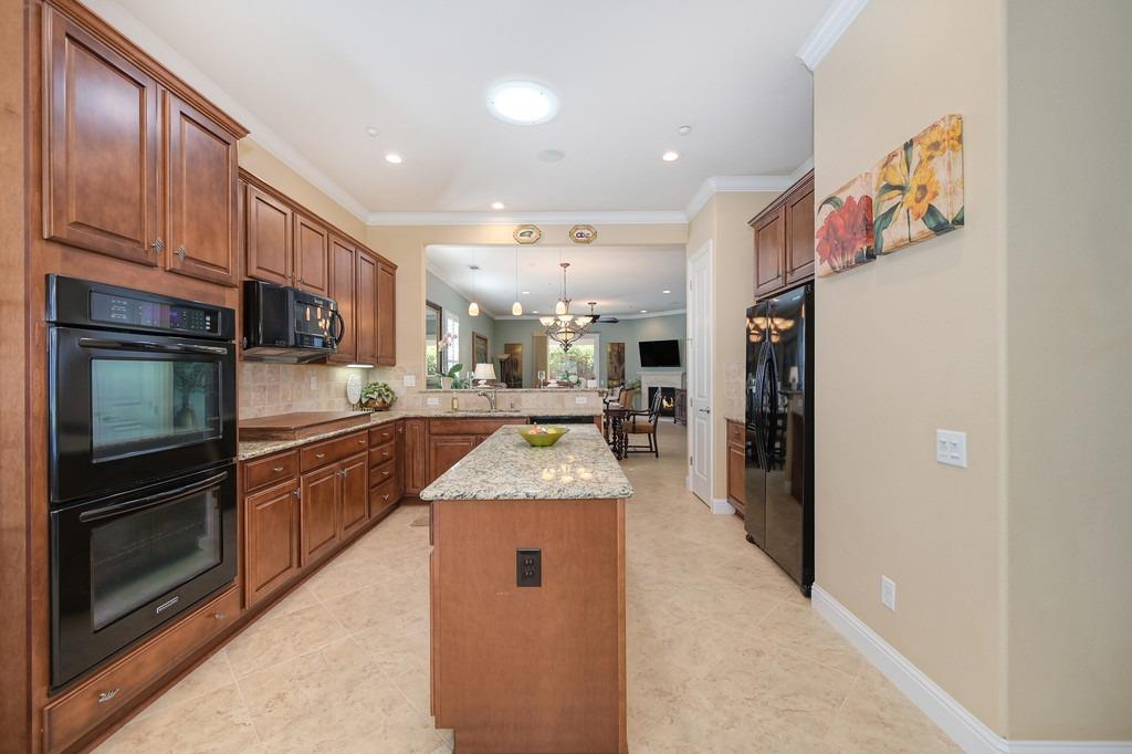 Detail Gallery Image 12 of 86 For 2056 Brixham Dr, Roseville,  CA 95747 - 2 Beds | 2 Baths