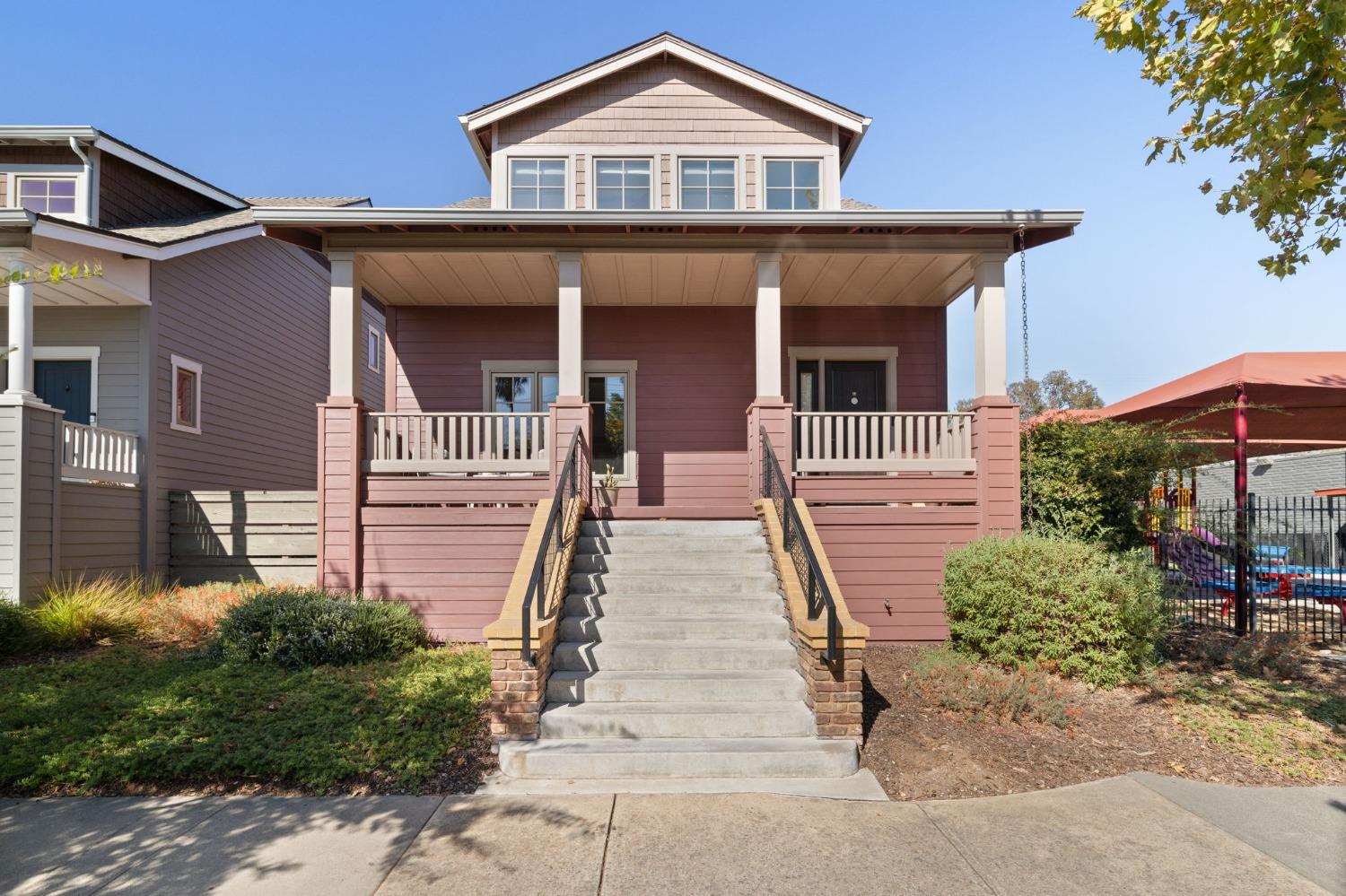 Detail Gallery Image 2 of 52 For 3539 3rd Ave, Sacramento,  CA 95817 - 3 Beds | 2 Baths