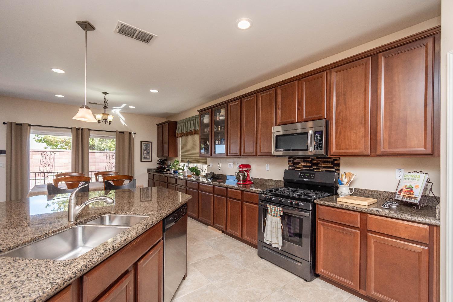 Detail Gallery Image 16 of 38 For 5421 Mill Water Cir, Rancho Cordova,  CA 95742 - 3 Beds | 2/1 Baths