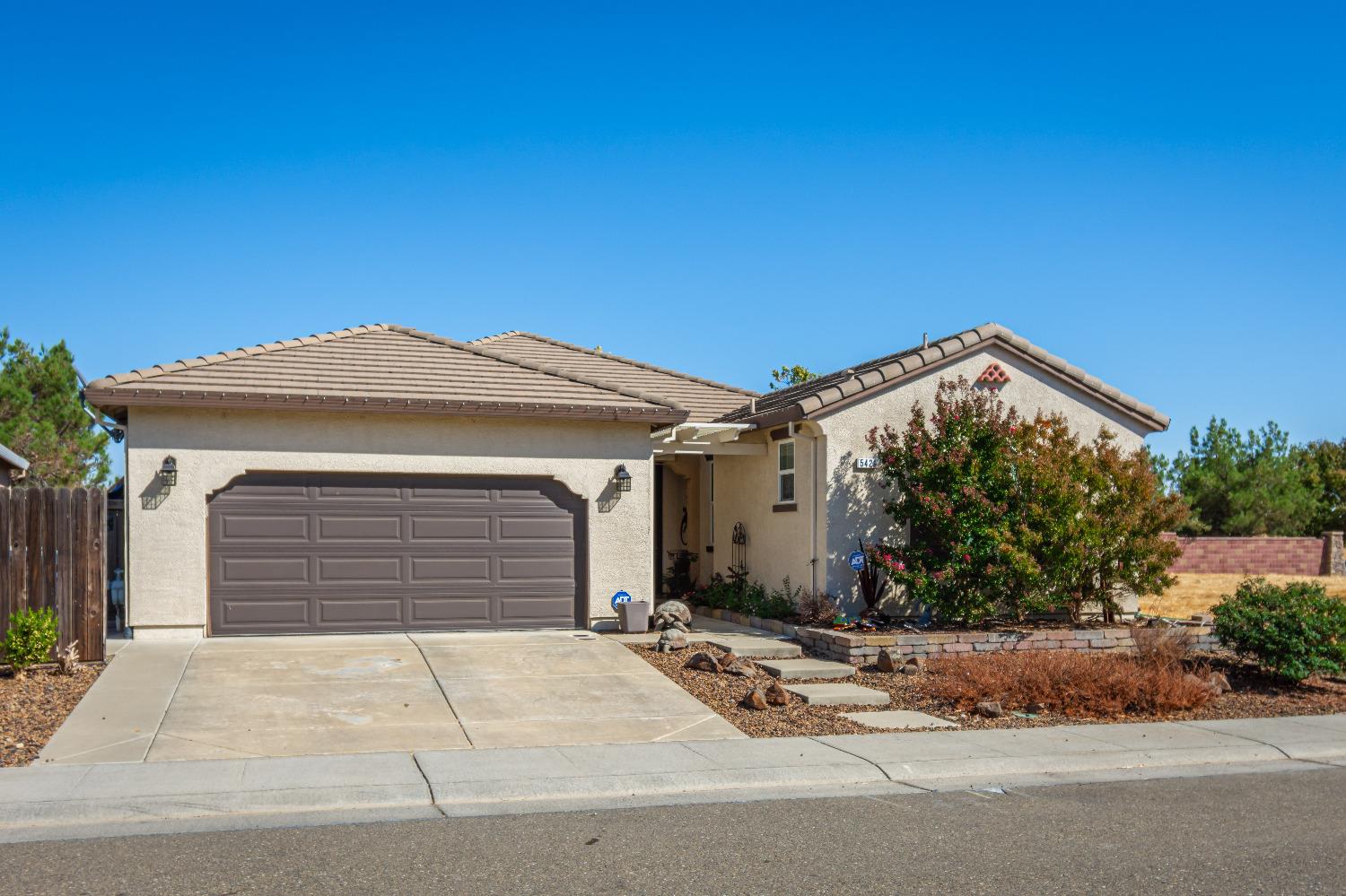 Detail Gallery Image 2 of 38 For 5421 Mill Water Cir, Rancho Cordova,  CA 95742 - 3 Beds | 2/1 Baths