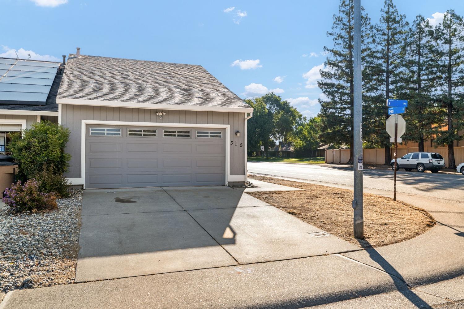 Detail Gallery Image 3 of 40 For 315 R St, Lincoln,  CA 95648 - 2 Beds | 2 Baths