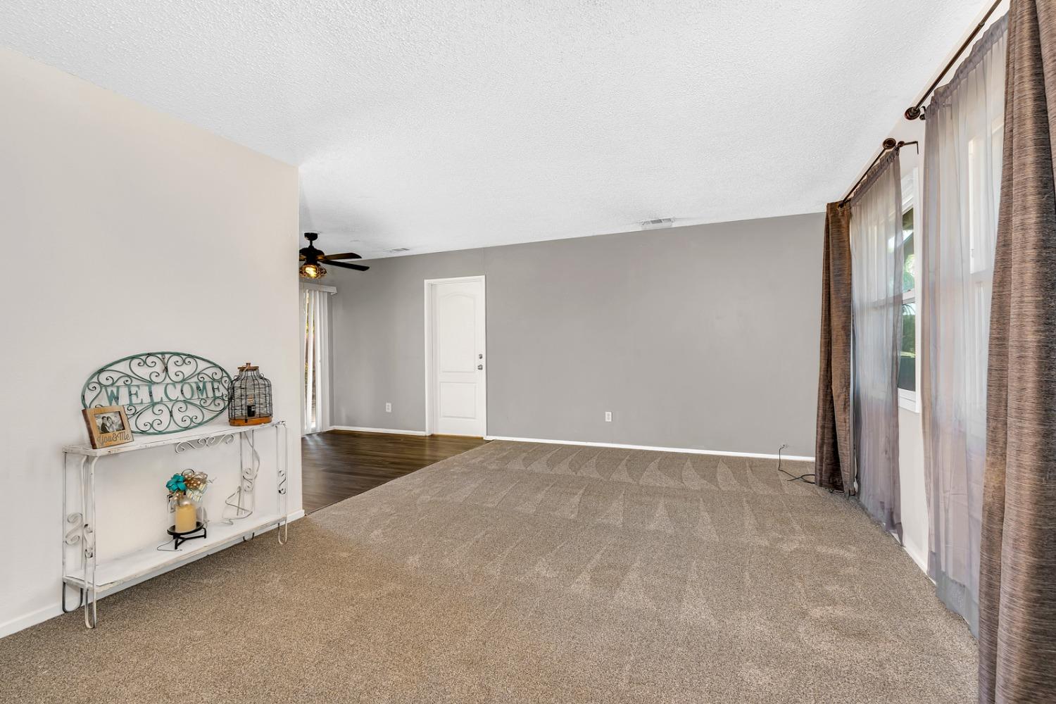 Detail Gallery Image 3 of 34 For 1512 Bay St, Los Banos,  CA 93635 - 3 Beds | 1/1 Baths