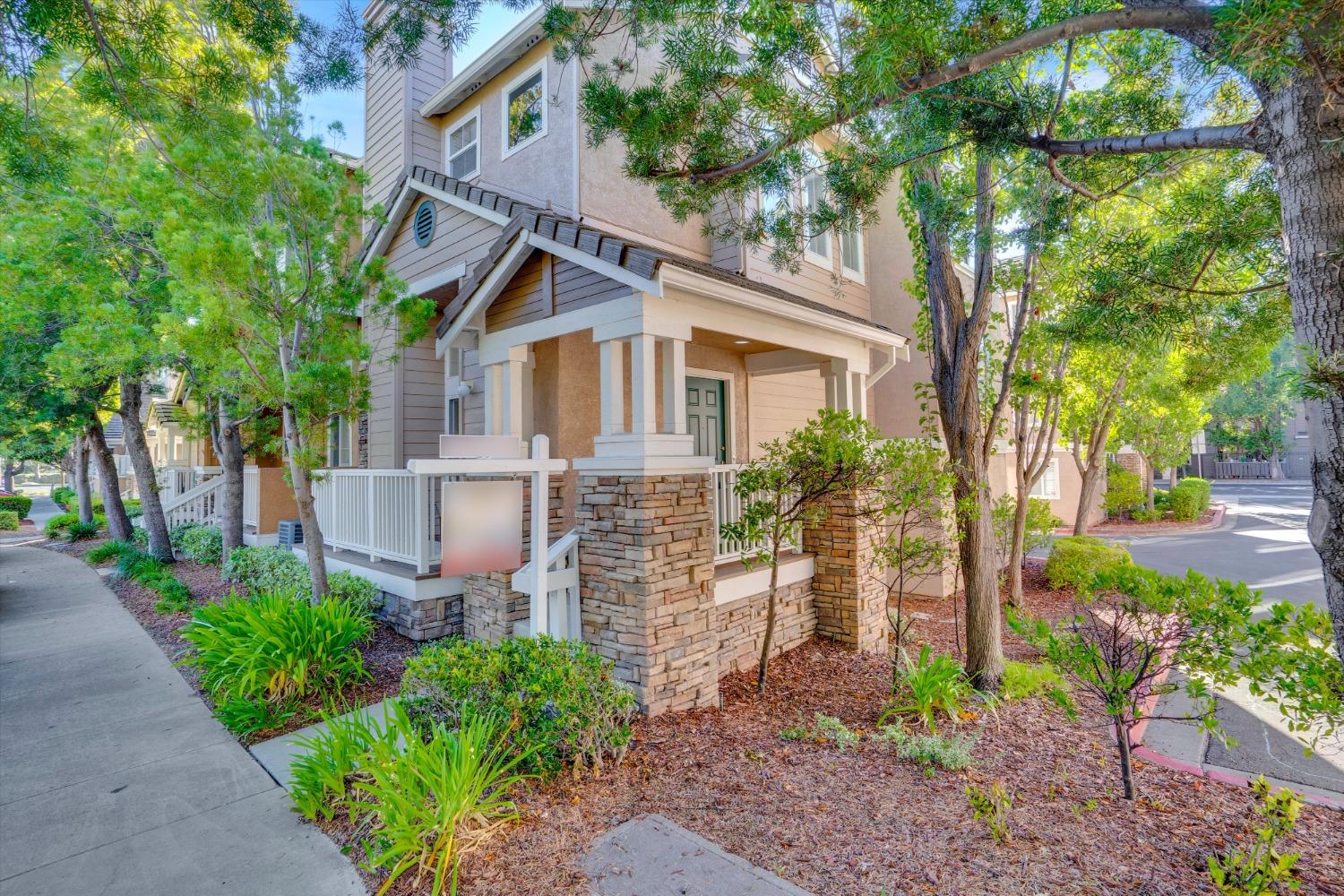 Detail Gallery Image 3 of 43 For 4825 Boxwood Way, Dublin,  CA 94568 - 3 Beds | 2/1 Baths