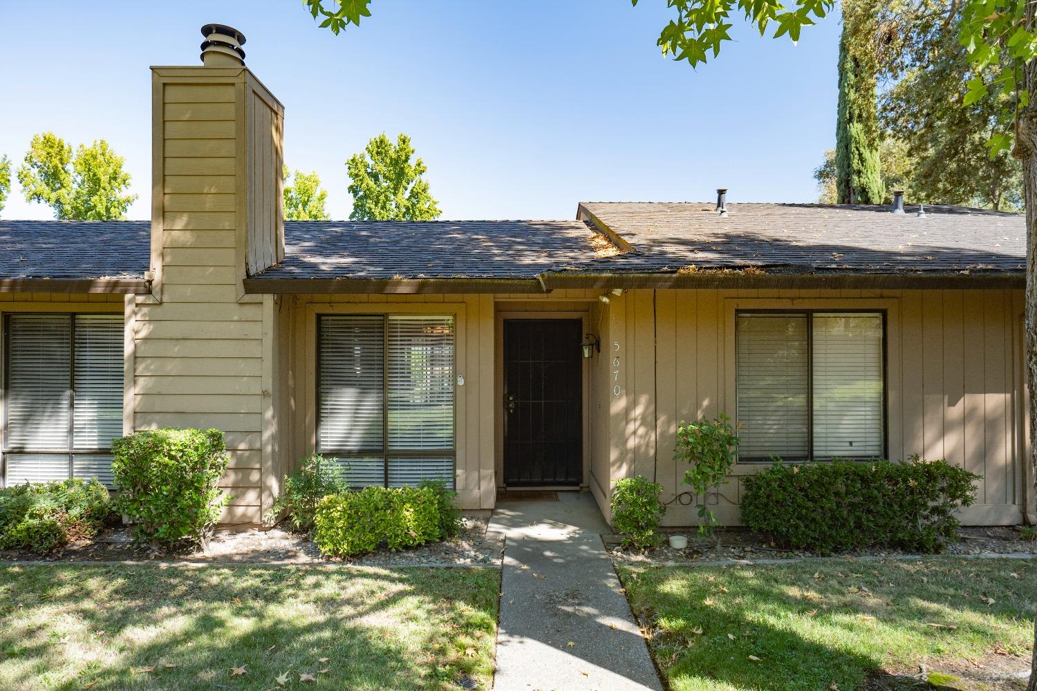 Detail Gallery Image 2 of 19 For 5670 Spyglass Ln, Citrus Heights,  CA 95610 - 2 Beds | 2 Baths