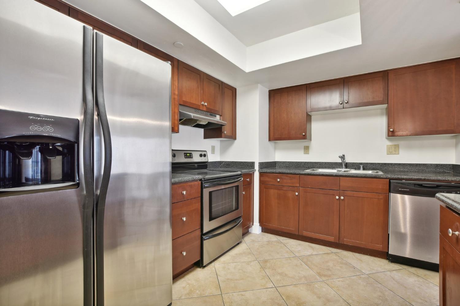 Detail Gallery Image 3 of 28 For 500 N St #708,  Sacramento,  CA 95814 - 2 Beds | 2 Baths