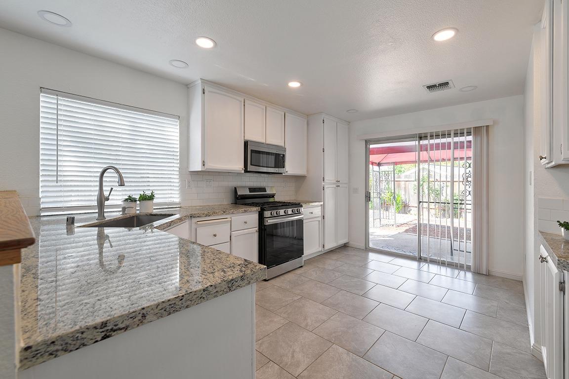 Detail Gallery Image 16 of 49 For 3449 Hawk Heights Ct, Antelope,  CA 95843 - 3 Beds | 2/1 Baths