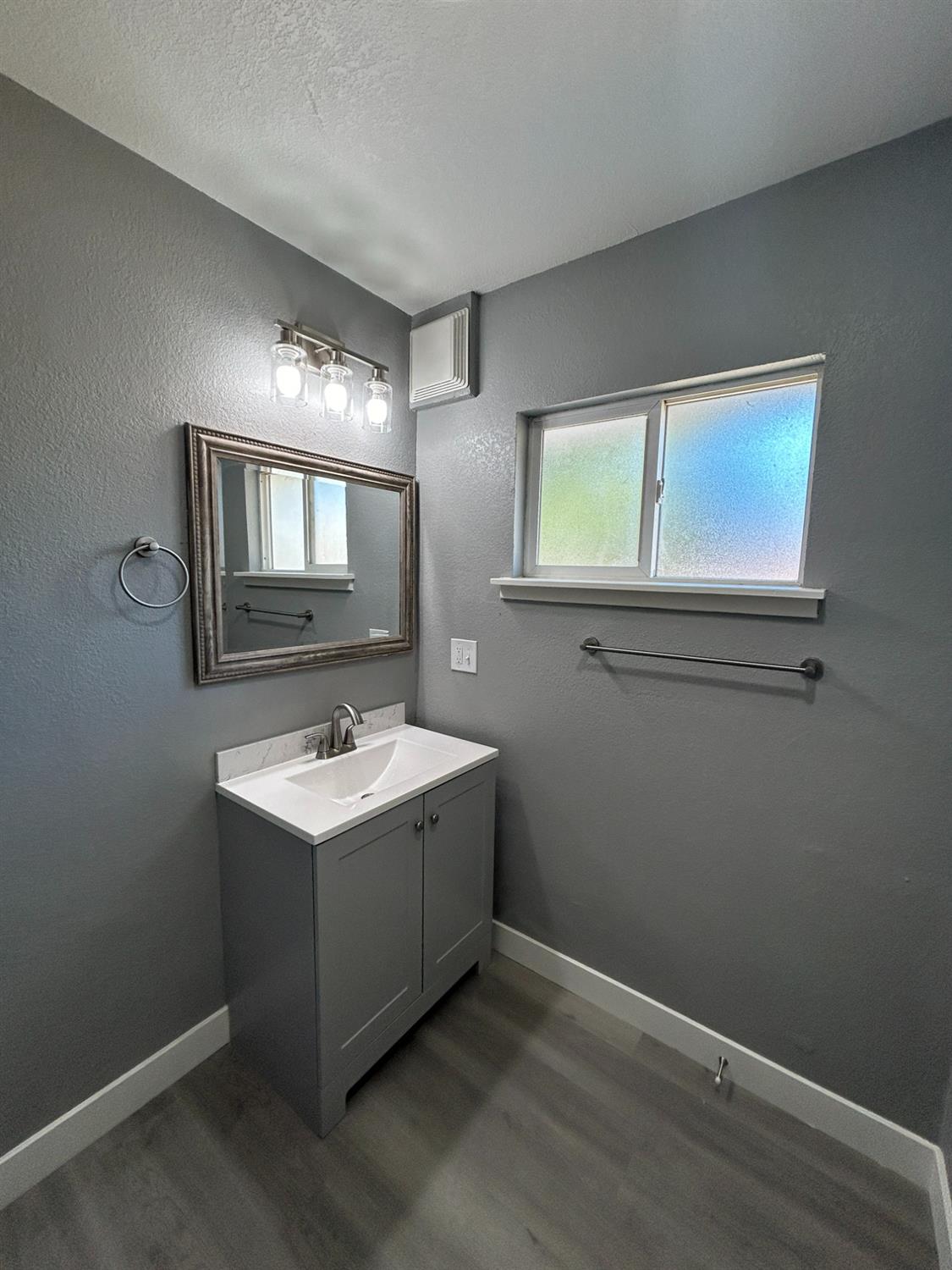 Detail Gallery Image 14 of 18 For 949 B St, Yuba City,  CA 95991 - 3 Beds | 2 Baths