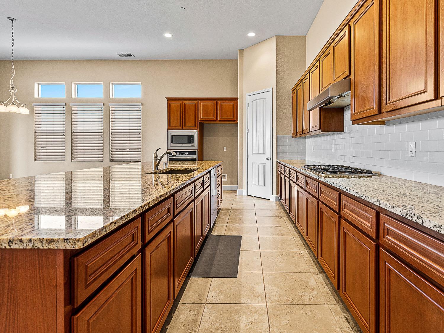 Detail Gallery Image 7 of 59 For 2535 Wycliffe Way, El Dorado Hills,  CA 95762 - 3 Beds | 2/1 Baths