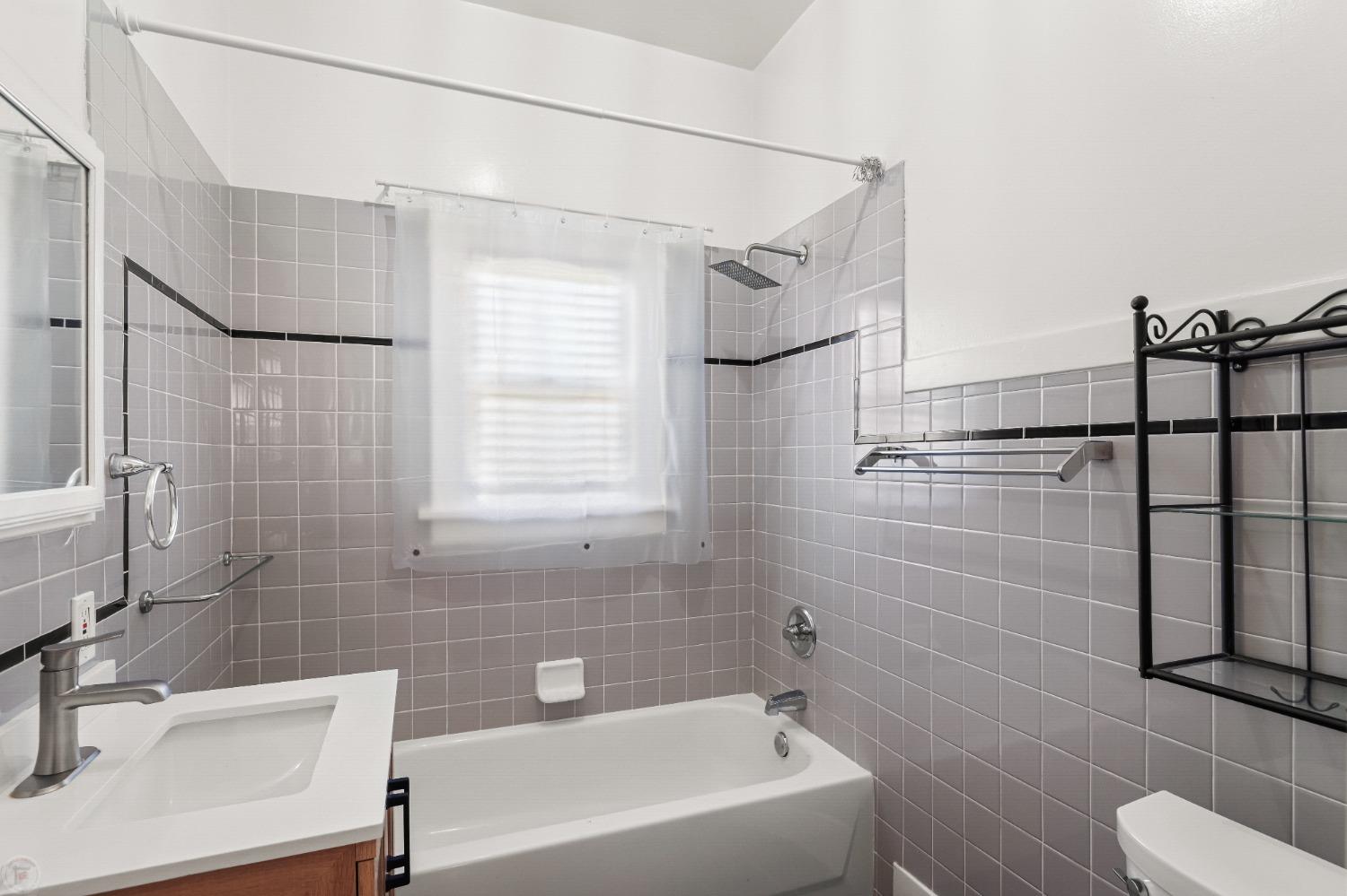 Detail Gallery Image 33 of 46 For 447 S Central Ave, Stockton,  CA 95204 - 2 Beds | 1 Baths