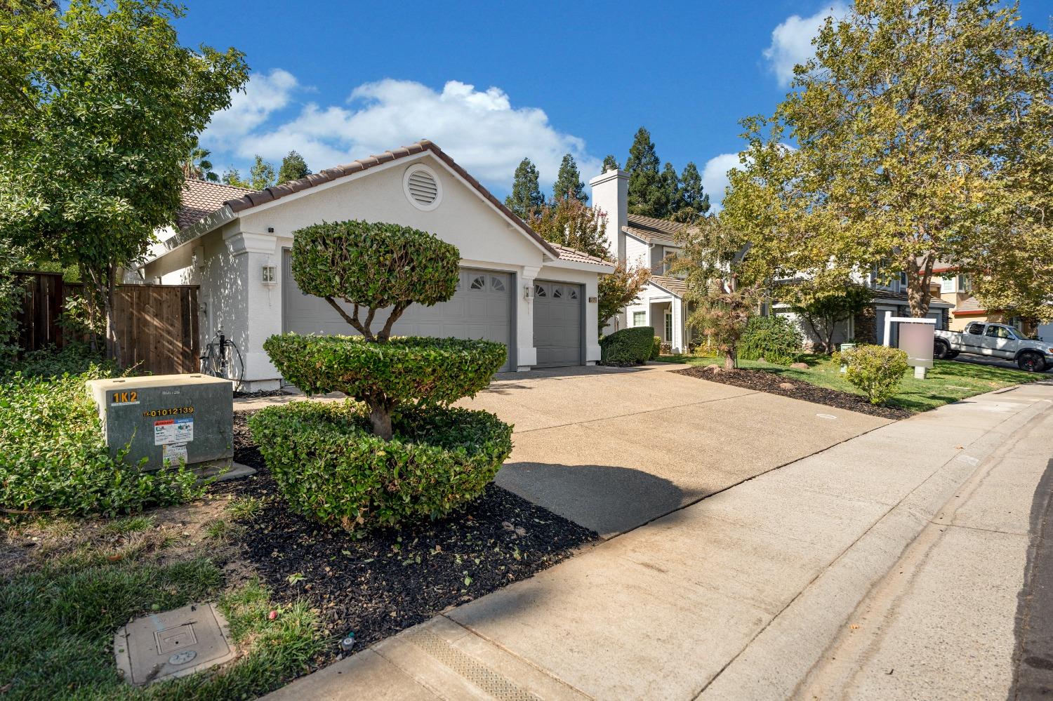 Detail Gallery Image 9 of 69 For 3720 Lake Terrace Dr, Elk Grove,  CA 95758 - 4 Beds | 2 Baths