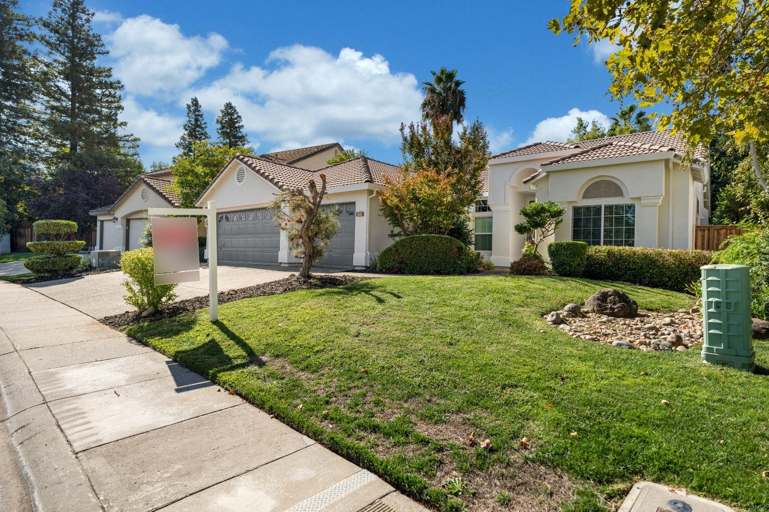 Detail Gallery Image 8 of 69 For 3720 Lake Terrace Dr, Elk Grove,  CA 95758 - 4 Beds | 2 Baths