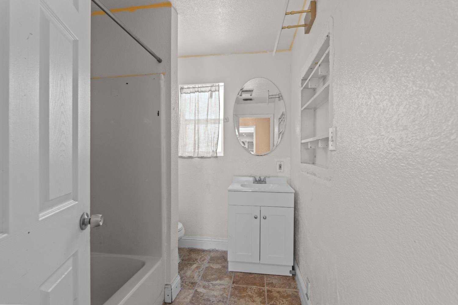 Detail Gallery Image 9 of 15 For 5081 Warwick Ave, Sacramento,  CA 95820 - 3 Beds | 2 Baths