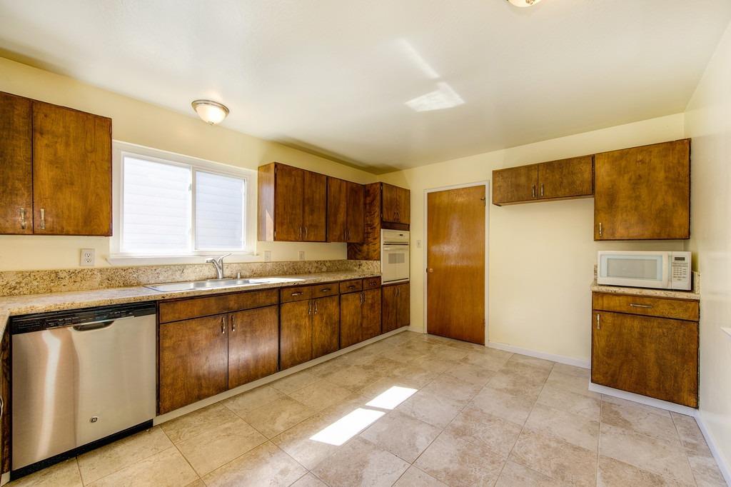 Detail Gallery Image 10 of 31 For 7148 Carriage Dr, Citrus Heights,  CA 95621 - 3 Beds | 1/1 Baths