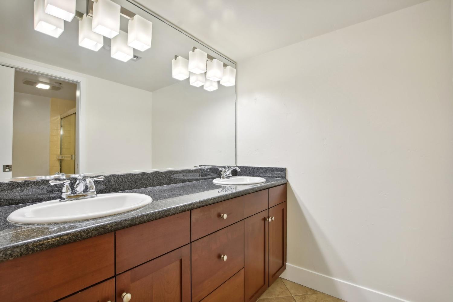 Detail Gallery Image 12 of 28 For 500 N St #708,  Sacramento,  CA 95814 - 2 Beds | 2 Baths