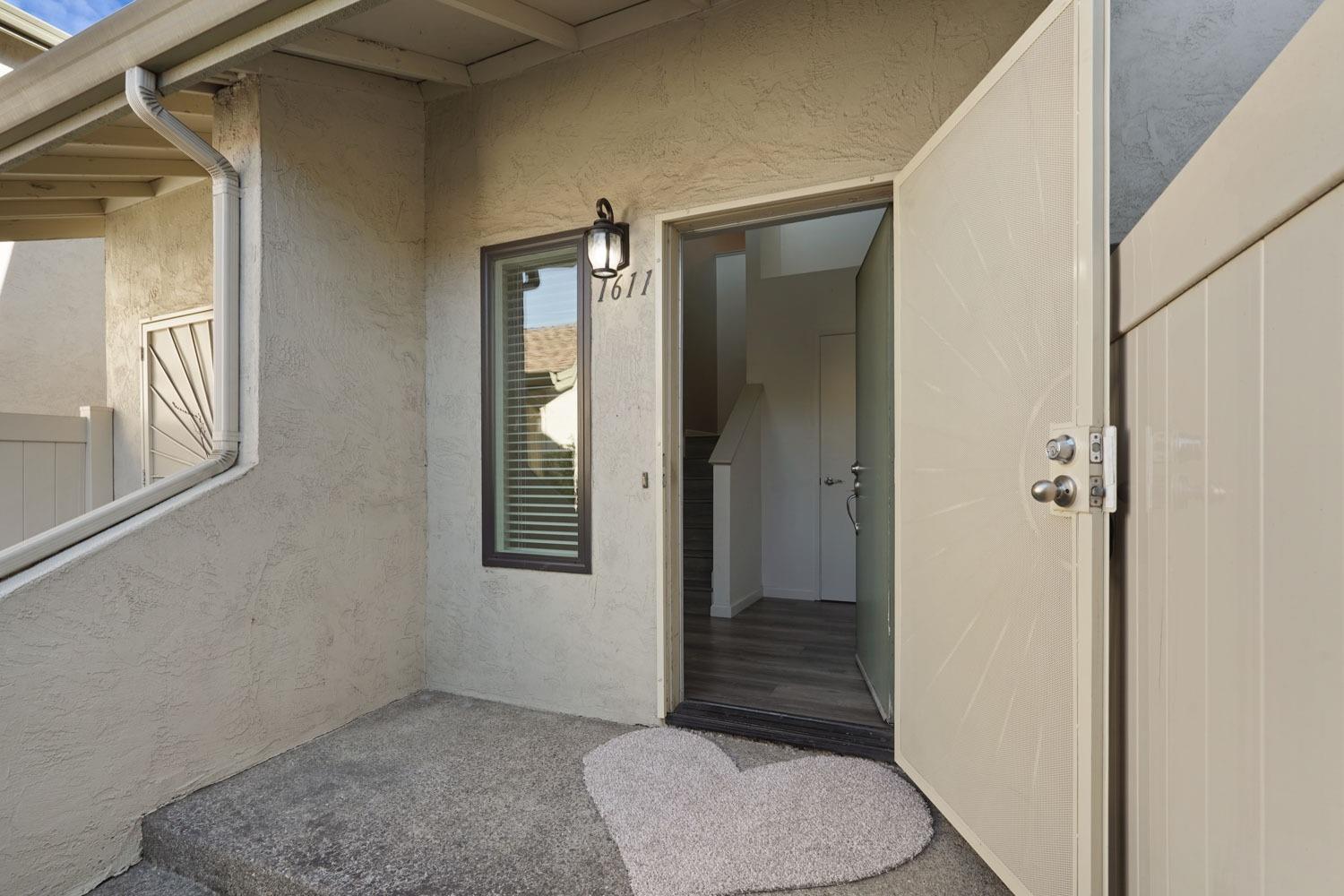 Detail Gallery Image 8 of 43 For 1611 Porter Way, Stockton,  CA 95207 - 2 Beds | 2 Baths