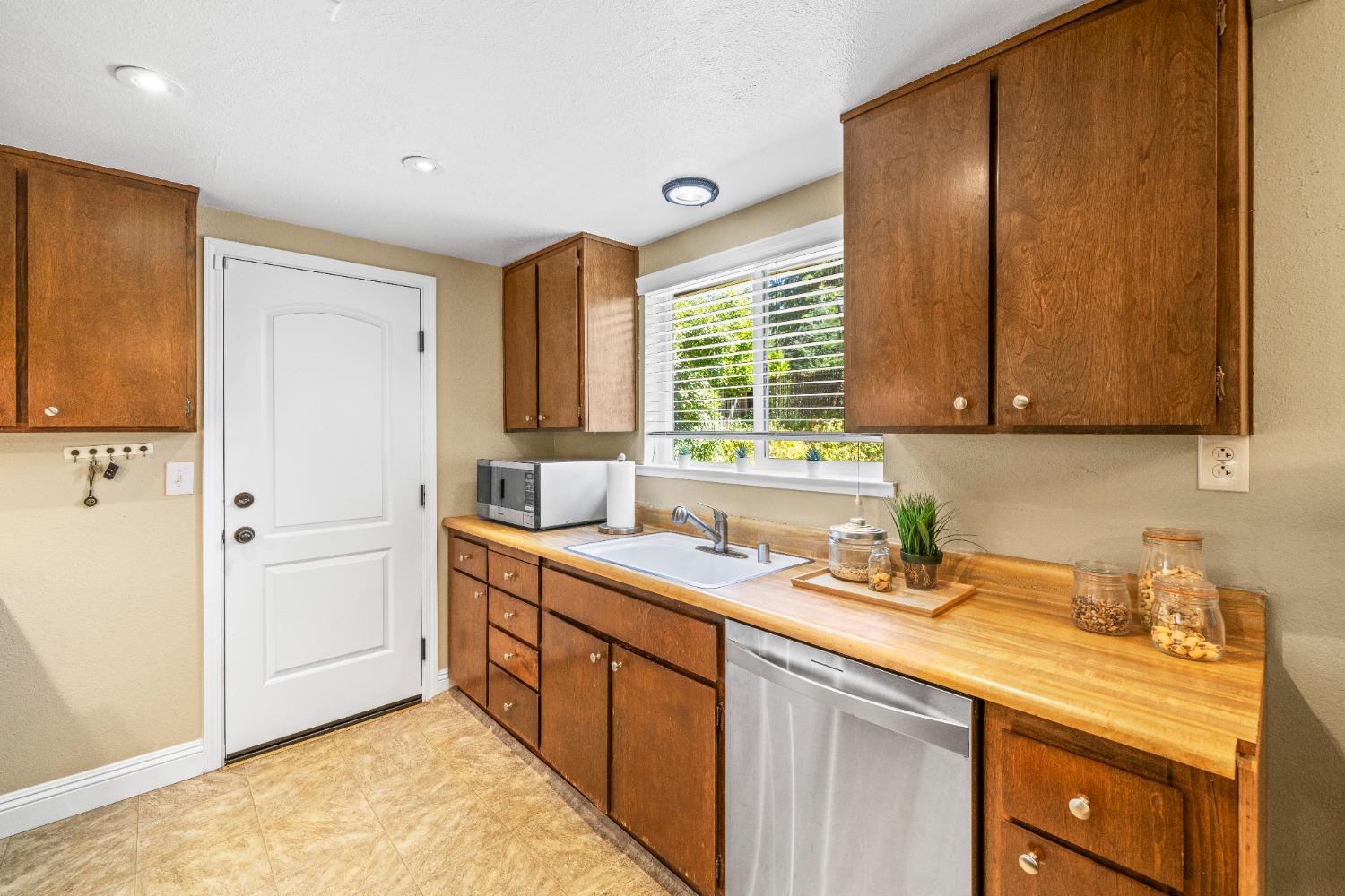 Detail Gallery Image 23 of 39 For 2914 Camino Heights Dr, Camino,  CA 95709 - 3 Beds | 2 Baths