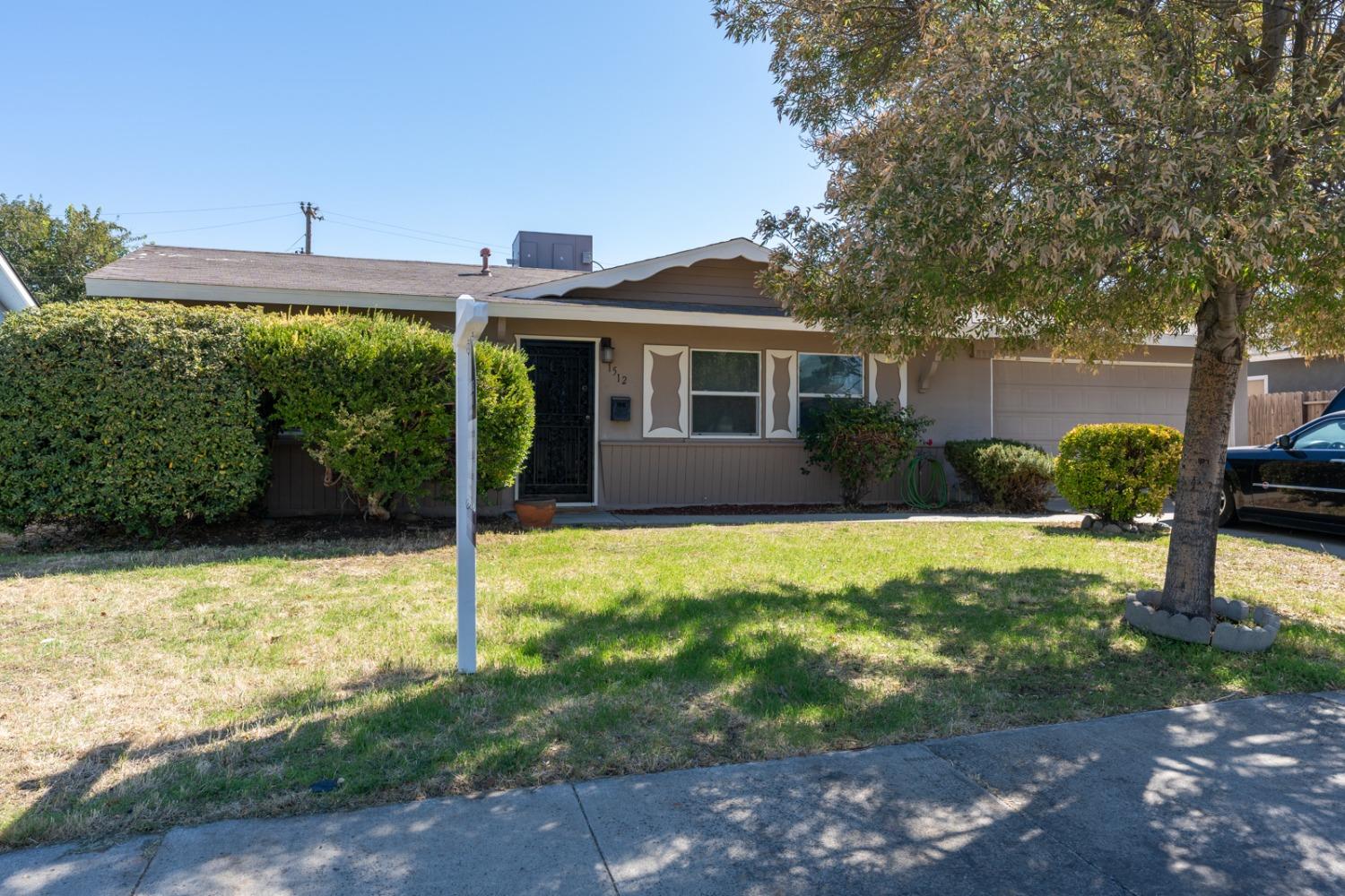 Detail Gallery Image 2 of 34 For 1512 Bay St, Los Banos,  CA 93635 - 3 Beds | 1/1 Baths