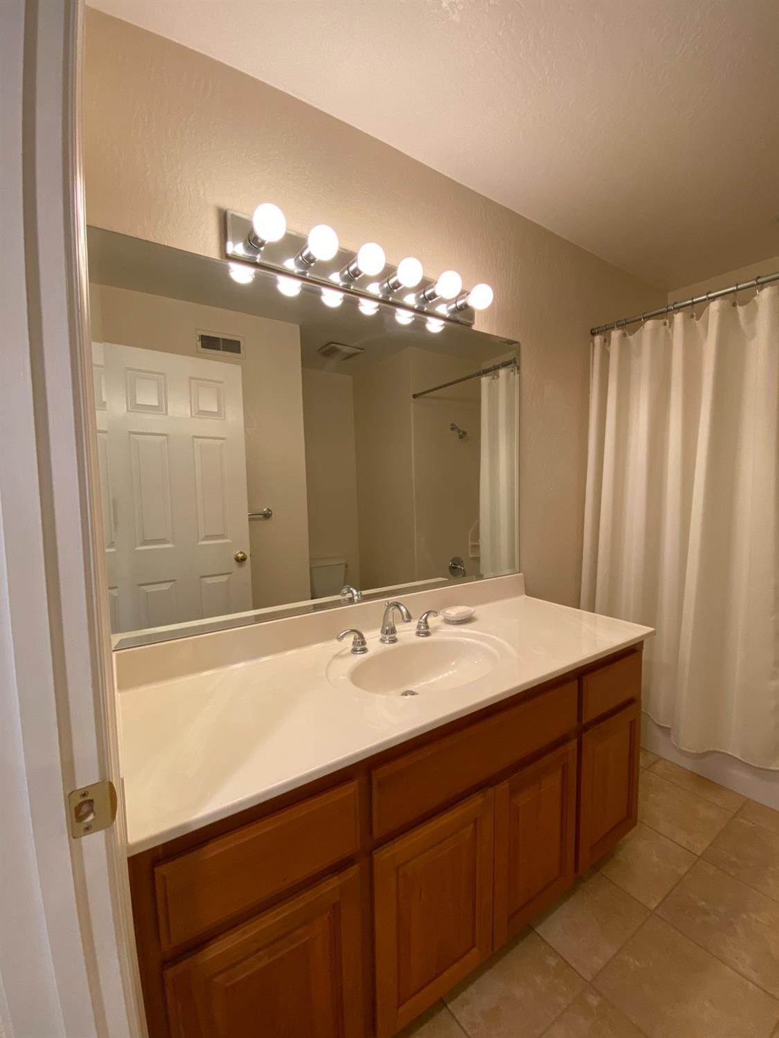 Detail Gallery Image 17 of 63 For 8236 Arroyo Way, Stockton,  CA 95209 - 3 Beds | 2 Baths