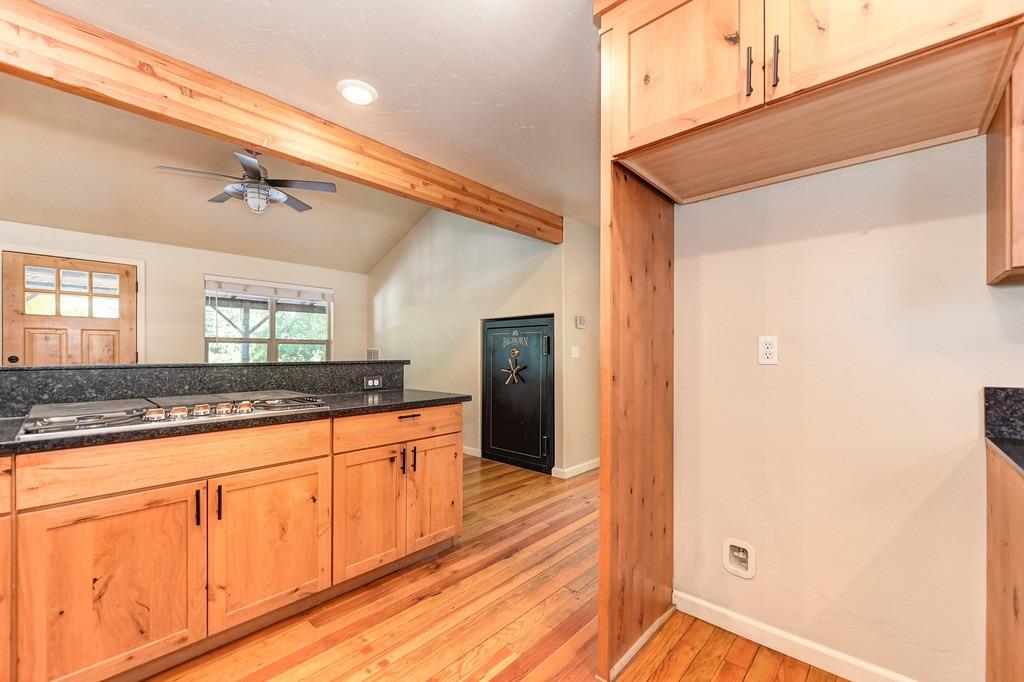 Detail Gallery Image 13 of 56 For 13630 Dry Creek Rd, Auburn,  CA 95602 - 3 Beds | 2 Baths