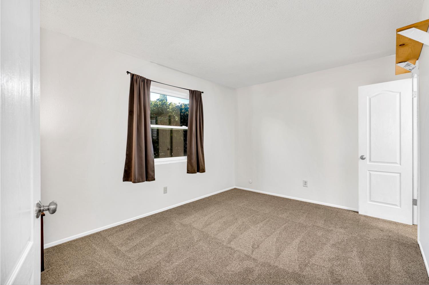 Detail Gallery Image 11 of 34 For 1512 Bay St, Los Banos,  CA 93635 - 3 Beds | 1/1 Baths