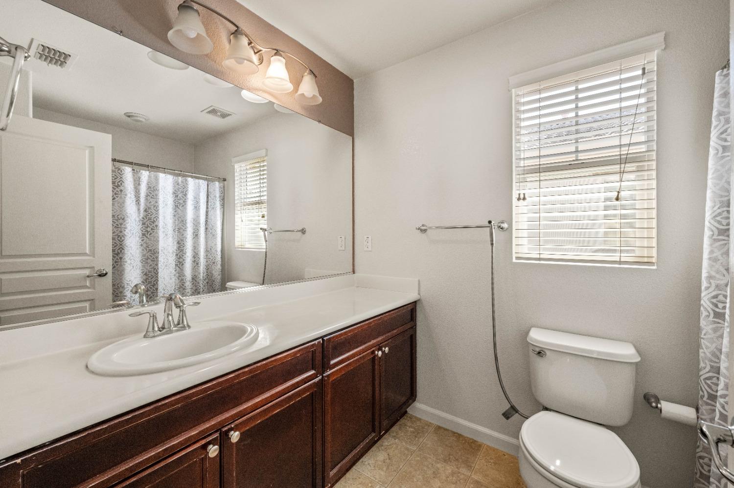 Detail Gallery Image 18 of 29 For 1192 Impressionist Loop, Roseville,  CA 95747 - 3 Beds | 2/1 Baths