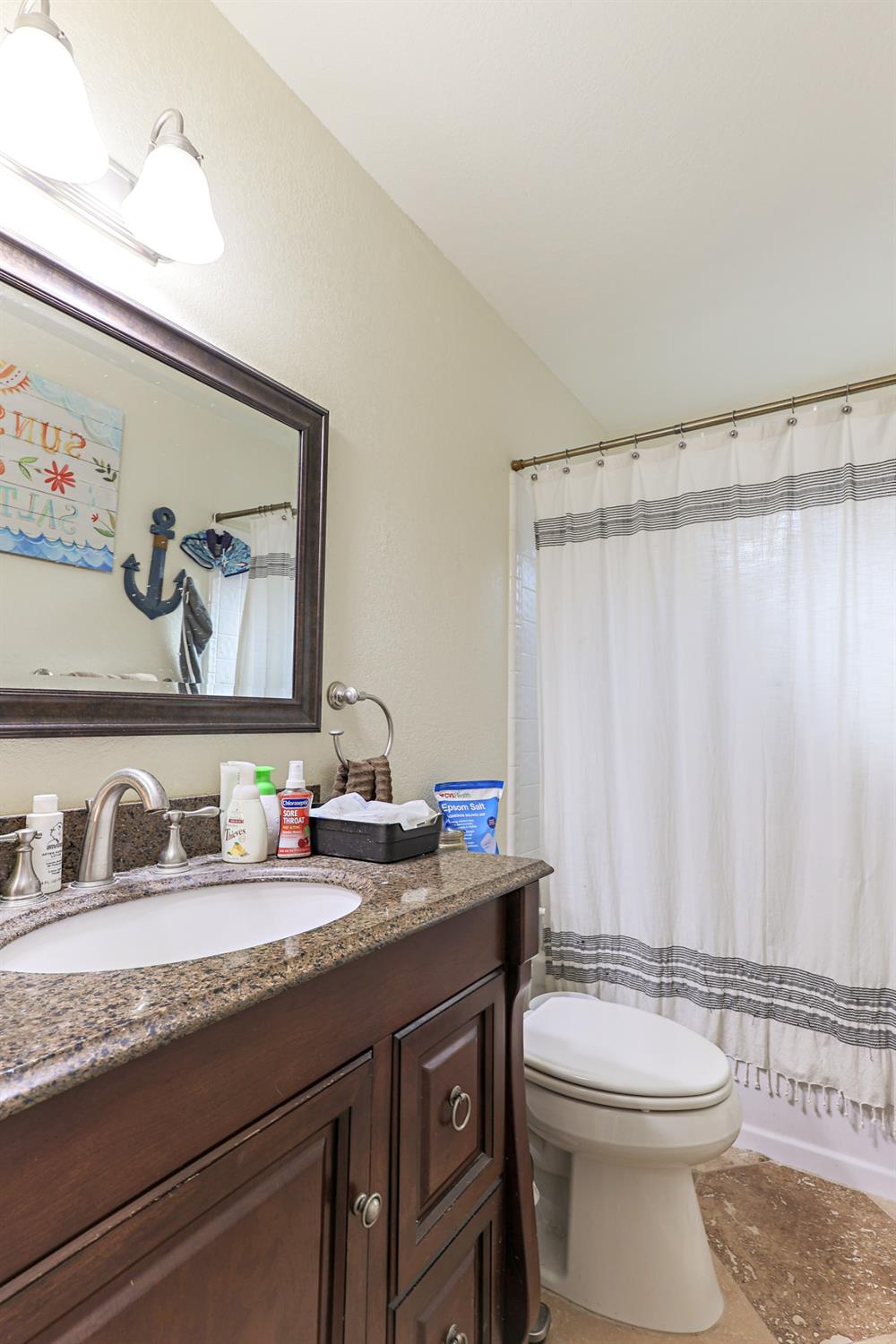 Detail Gallery Image 14 of 17 For 1944 E Alexander Ave, Merced,  CA 95340 - 4 Beds | 2 Baths