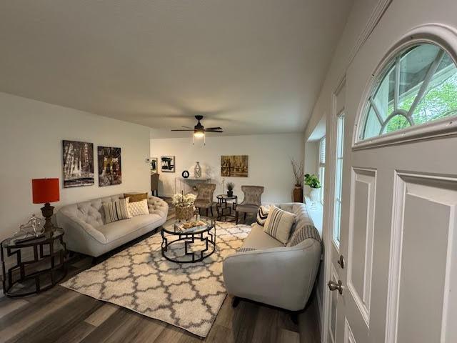 Detail Gallery Image 4 of 35 For 9124 Linda Rio Dr, Sacramento,  CA 95826 - 4 Beds | 2 Baths